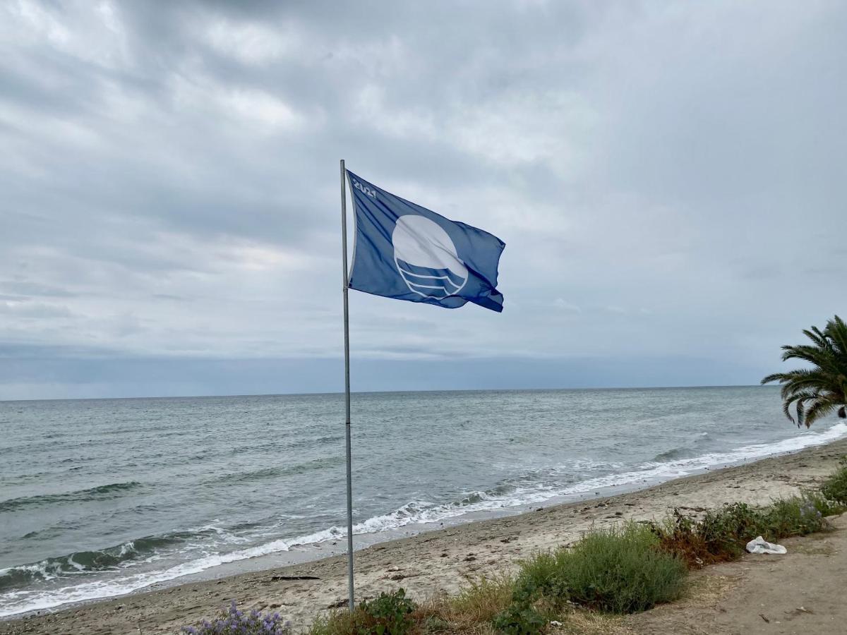 Beachfront Cottage Nea Triglia Exteriör bild